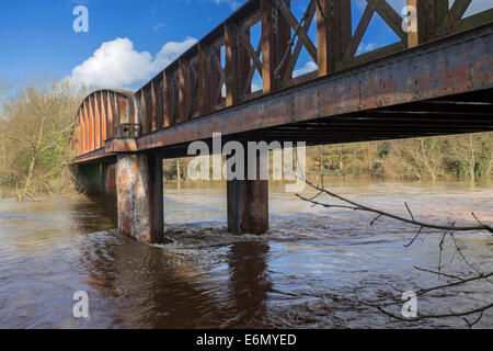 Eisenbahnviadukt Stahlträger Wye Valley in Monmouth, South Wales. Stockfoto