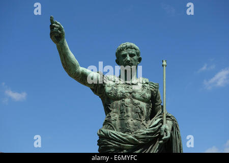 Statue des Kaisers Augustus auf der via dei Fori Imperiali Stockfoto