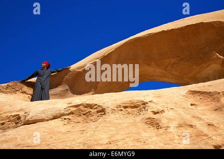 Jebel Umm Fruth Steinbrücke, Wadi Rum, Jordanien, Naher Osten Stockfoto