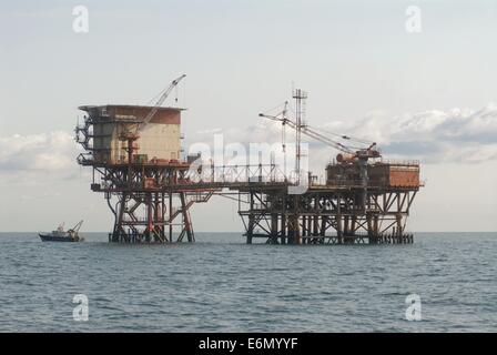 Plattformen für die Gewinnung von Erdöl und Erdgas in Adria Offshore-Ravenna (Italien) Stockfoto