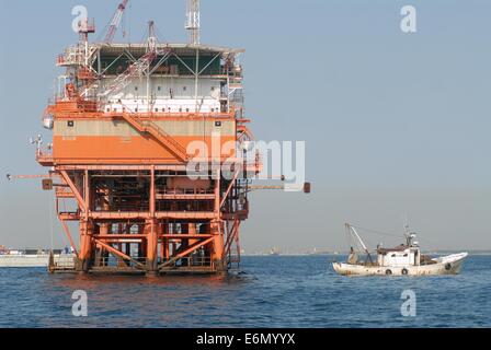 Plattformen für die Gewinnung von Erdöl und Erdgas in Adria Offshore-Ravenna (Italien) Stockfoto