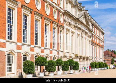 Hampton Court Palace vorderen London England UK GB EU Osteuropa Stockfoto