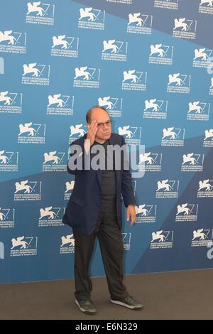 Venedig, Italien. 27. August 2014. Mitglied der internationalen Jury des wichtigsten Wettbewerbs Carlo Verdone stellt während des Telefonats Foto 71. Filmfestival von Venedig 27. August 2014. Bildnachweis: Xinhua/Alamy Live-Nachrichten Stockfoto