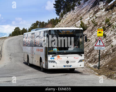 Les Arcs kostenloser Transferbus zwischen Les Arcs 1650 und Les Arcs 2000, Savoie, Frankreich Stockfoto