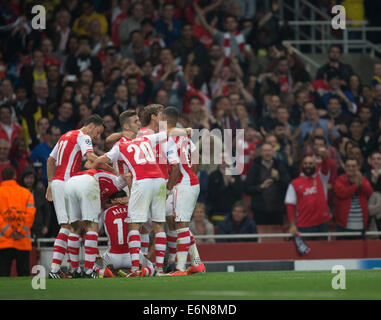 London, UK. 27. August 2014. Championsleague-Qualifikation 2. Etappe. Arsenal gegen Besiktas. Arsenal-Spieler feiern den Führungstreffer. Bildnachweis: Aktion Plus Sport/Alamy Live-Nachrichten Stockfoto