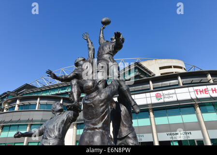 Twickenham Rugby Stadion Rugby-Spieler statue Stockfoto