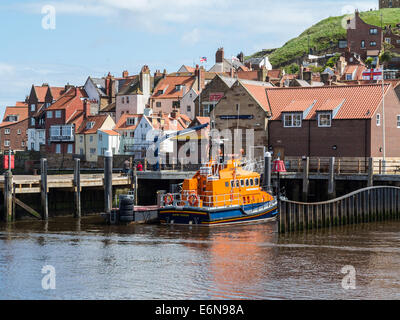 Whitby RNLI-Rettungsboot im Dock in Whitby, North Yorkshire, England Stockfoto