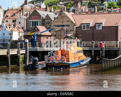 Whitby RNLI-Rettungsboot im Dock in Whitby, North Yorkshire, England Stockfoto