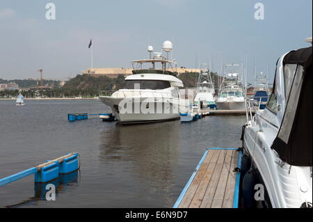 22. Juni 2013 - Luanda, Angola - der Yachthafen von Luanda. Im Hintergrund Fort Aardenburgh. (Kredit-Bild: © Hans Van Rhoon/ZUMA Wire/ZUMAPRESS.com) Stockfoto