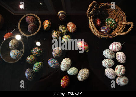 Sorbische Ostereier in das Freilichtmuseum in Lehde, Brandenburg, Deutschland, Niederlausitz, Spreewald Region ausgestellt. Stockfoto