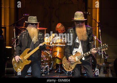 14. August 2014. 14. August 2014. Saratoga, Kalifornien, USA - Billy Gibbons von ZZ Top, Dusty Hill und Frank Beard führen Sie live in der ausverkauften Mountain Winery. © Jerome Brunet/ZUMA Draht/Alamy Live-Nachrichten Stockfoto