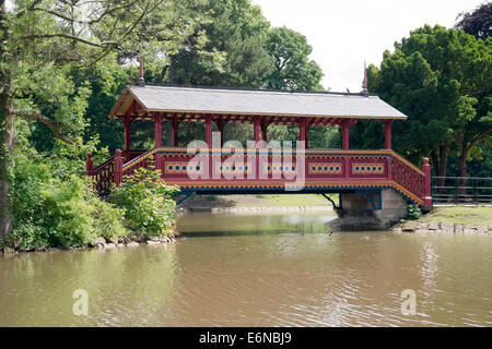 Birkenhead Park ist ein öffentlicher Park im Zentrum von Birkenhead, an der Wirral Halbinsel, England. Es wurde von Joseph Paxton entworfen. Stockfoto