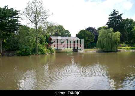 Birkenhead Park ist ein öffentlicher Park im Zentrum von Birkenhead, an der Wirral Halbinsel, England. Es wurde von Joseph Paxton entworfen. Stockfoto