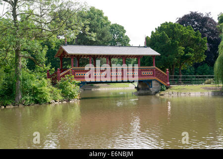 Birkenhead Park ist ein öffentlicher Park im Zentrum von Birkenhead, an der Wirral Halbinsel, England. Es wurde von Joseph Paxton entworfen. Stockfoto