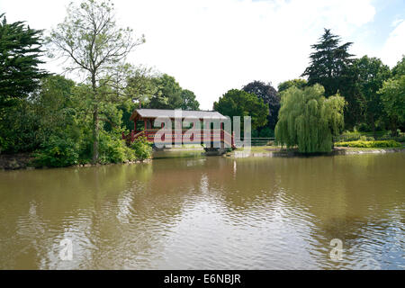 Birkenhead Park ist ein öffentlicher Park im Zentrum von Birkenhead, an der Wirral Halbinsel, England. Es wurde von Joseph Paxton entworfen. Stockfoto