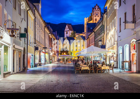 Füssen, Deutschland alte Stadtbild bei Nacht. Stockfoto