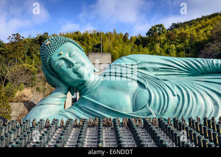 Der liegende Buddha des Nanzoin-Tempels in Fukuoka, Japan. Stockfoto