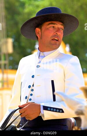 Mann In spanische Tracht, jährliche Pferdemesse, Jerez De La Frontera, Provinz Cadiz, Andalusien, Spanien Stockfoto