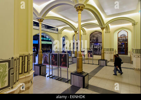 Tudor-Gotik Hauptbahnhof in Wroclaw, Polen, Europa Stockfoto