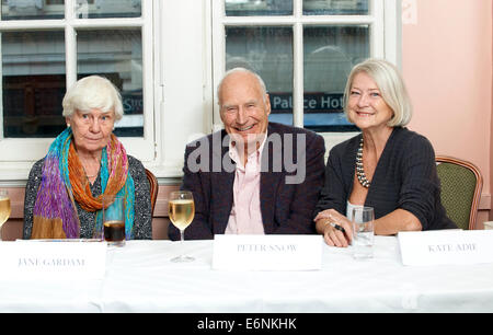 Jane Gardam, Peter Schnee & Kate Adie am literarischen Oldie Mittagessen 11.05.13, Stockfoto