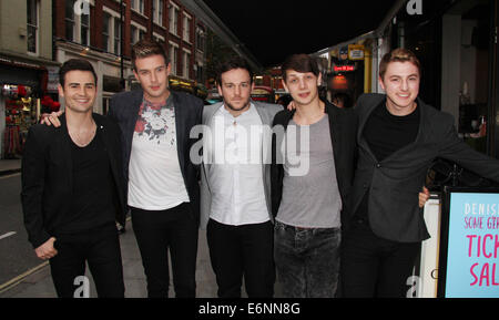 London, UK, 27. August 2014: Collabro kommen für einige Mädchen ich verwendet zu wissen - Gala Premiere in London, Vereinigtes Königreich. Stockfoto