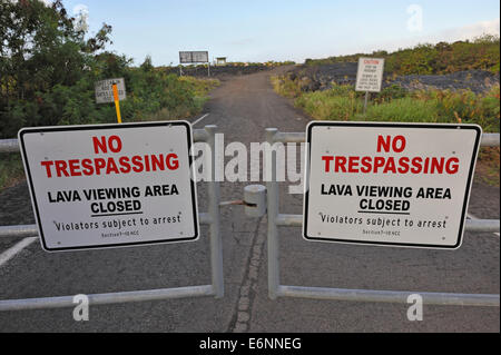 Warnschild im Hawaii Volcanoes National Park, in der Nähe von Kilauea-Vulkan, Big Island, Hawaii Inseln, USA Stockfoto