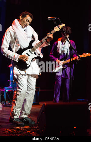 Die Tuareg Singer-Songwriter und Gitarrist Bombino (Omara Moctar) bei Jazzlent, Festival Lent, Maribor, Slowenien, 25. Juni 2014. Stockfoto