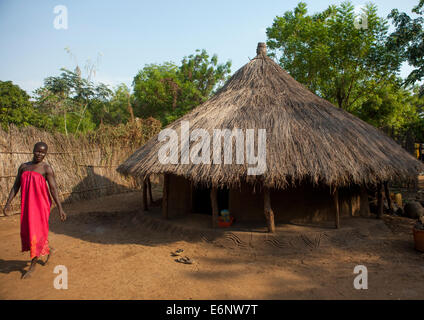 Anuak Stamm Mädchen In Abobo, ehemalige Anuak König Dorf, Gambela Region, Äthiopien Stockfoto