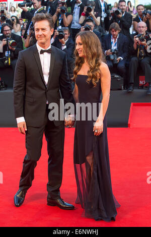 Venedig, Italien. 27. August 2014. Edward Norton und Frau Shauna Robertson Teilnahme an der "Birdman" Premiere auf dem 71nd Venice International Film Festival am 27. August 2014. Bildnachweis: Dpa picture Alliance/Alamy Live News Stockfoto