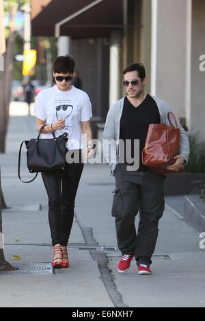 Schauspielerin Jaimie Alexander, tragen kein Make-up, mit ihrem personal Trainer in einem Fitnessstudio Ankunft Featuring: Jaimie Alexander Where: Los Angeles, California, Vereinigte Staaten von Amerika bei: 21. Februar 2014 Stockfoto