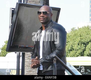 Adewale Akinnuoye-Agbaje kommt bei Universal CityWalk für einen Auftritt im "Extra" Featuring: Adewale Akinnuoye-Agbaje wo: Los Angeles, California, Vereinigte Staaten von Amerika bei: 21. Februar 2014 Stockfoto