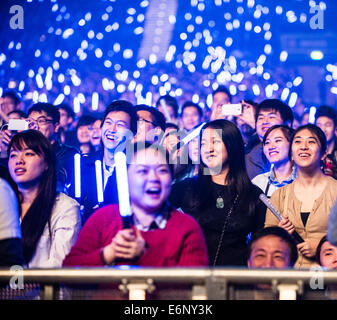 Taiwanesischen Rockband Mayday Höchstleistungen live Wembley Arena wo: London, Vereinigtes Königreich bei: 21. Februar 2014 Stockfoto