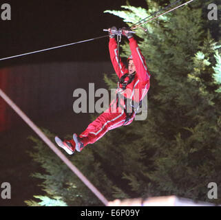 Ameise & Dez. Dreharbeiten eine Seilrutsche stunt außen ITV Studios Featuring: Anthony McPartlin Where: London, Vereinigtes Königreich bei: 22. Februar 2014 Stockfoto