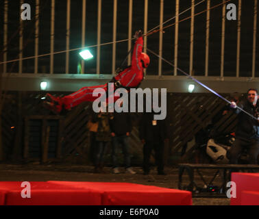 Ameise & Dez. Dreharbeiten eine Seilrutsche stunt außen ITV Studios Featuring: Anthony McPartlin Where: London, Vereinigtes Königreich bei: 22. Februar 2014 Stockfoto