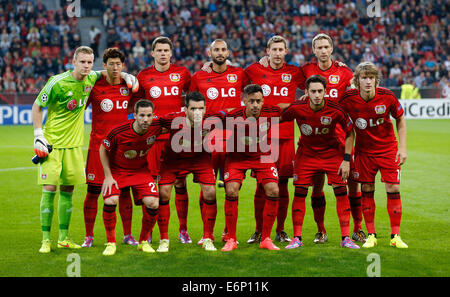 Leverkusen, Deutschland. 27. August 2014. Leverkusens Spieler vor der Champions-League-Qualifikationsspiel zwischen Bayer Leverkusen und dem FC Kopenhagen in der BayArena in Leverkusen, Deutschland, 27. August 2014. Hintere Reihe (L-R) Torwart Bernd Leno, Heung-Min Son, Sebastian Boenisch, Omer Toprak, Stefan Kiessling und Simon Rolfes. Front row (L-R) Gonzalo Castro, Emir Spahic, Karim Bellarabi, Hakan Calhanoglu und Zinn WechselTin. Foto: Ina Fassbender/Dpa/Alamy Live News Stockfoto