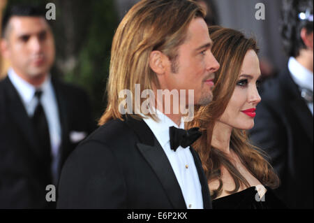 Schauspieler Brad Pitt und Angelina Jolie erreichen die 84. Oscar-Verleihung aka Oscar-Verleihung im Kodak Theatre in Los Angeles, USA, am 26. Februar 2012. Foto: Hubert Boesl Stockfoto