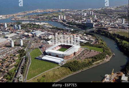 Luftaufnahme von Sunderland mit dem Fluss tragen und Stadium of Light im Vordergrund Stockfoto