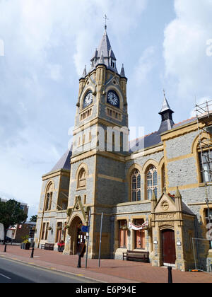 Rathaus mit ehemaligen freien Carnegie-Bibliothek auf Wellington Road Rhyl North Wales UK Stockfoto