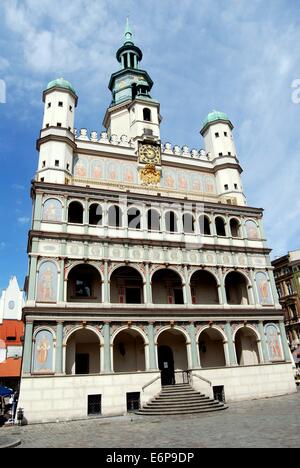 POZNAN, Polen: Das prächtige Renaissance aus dem 16. Jahrhundert Rathaus (Ratusz) ist das Juwel auf dem Marktplatz Rynek Stockfoto