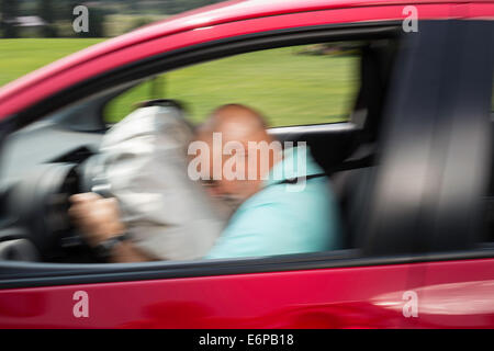 Bereitgestellte Airbag mit männlichen Fahrer, USA Stockfoto