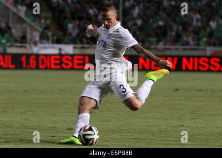 Nikosia, Zypern. 28. August 2014. Alexander BŸttner von Dinamo Moskva während ihrer Europa League Play-offs zweiten Bein Fußballspiel gegen Omonoia im GSP-Stadion in Nikosia, Zypern, Donnerstag, 28. August 2014 Credit: Yiannis Kourtoglou/Alamy Live News Stockfoto