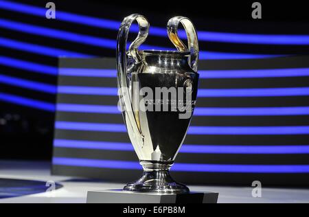Monte Carlo, Monaco. 28. August 2014. UEFA Champions League Trophy 2014 / 15. Bildnachweis: Marcio Machado/ZUMA Draht/Alamy Live-Nachrichten Stockfoto