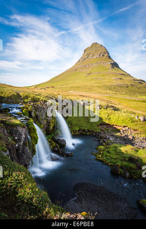 Kirkjufell Mount in Snaefellsnes Penininsula, Landschaft in Island Stockfoto