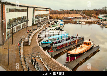 Boote vertäut am Southbank Marina Kirkintilloch auf die Forth & Clyde Canal. Stockfoto