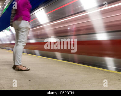 Metro North Personenzug anreisen, Riverside Bahnhof, Riverside, CT, USA Stockfoto