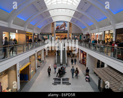 Innere des Churchill Square Shopping Centre Brighton, England, Vereinigtes Königreich. Stockfoto