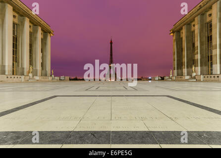 Eiffelturm und Trocadero bei Sonnenaufgang, Paris, Frankreich Stockfoto