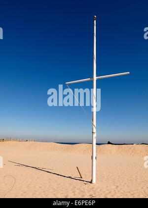 Mast oder Fahnenmast oder Kreuz am Strand in Point Pleasant Beach, New Jersey Stockfoto
