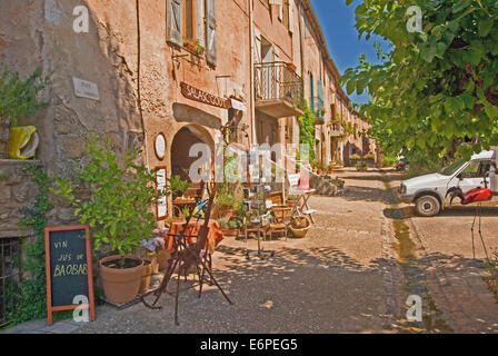 Salasc ist ein kleines malerisches Dorf in der Region Herault und am Rande des Massif Central Stockfoto