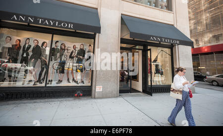 Ein Ann Taylor speichern auf der Fifth Avenue in New York Stockfoto